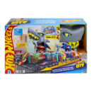 Mattel Hot Wheels City Ultra Shark Car Wash With Color Reveal Toy Car in 1:64 Scale