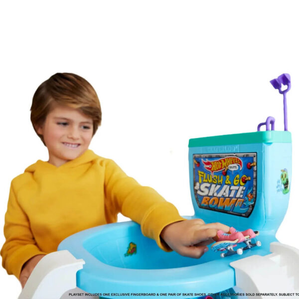 Mattel Hot Wheels Skate Flush & Go Skate Bowl Fingerboard Set With 1 Exclusive Board & Pair Of Removable Skate Shoes - Image 6